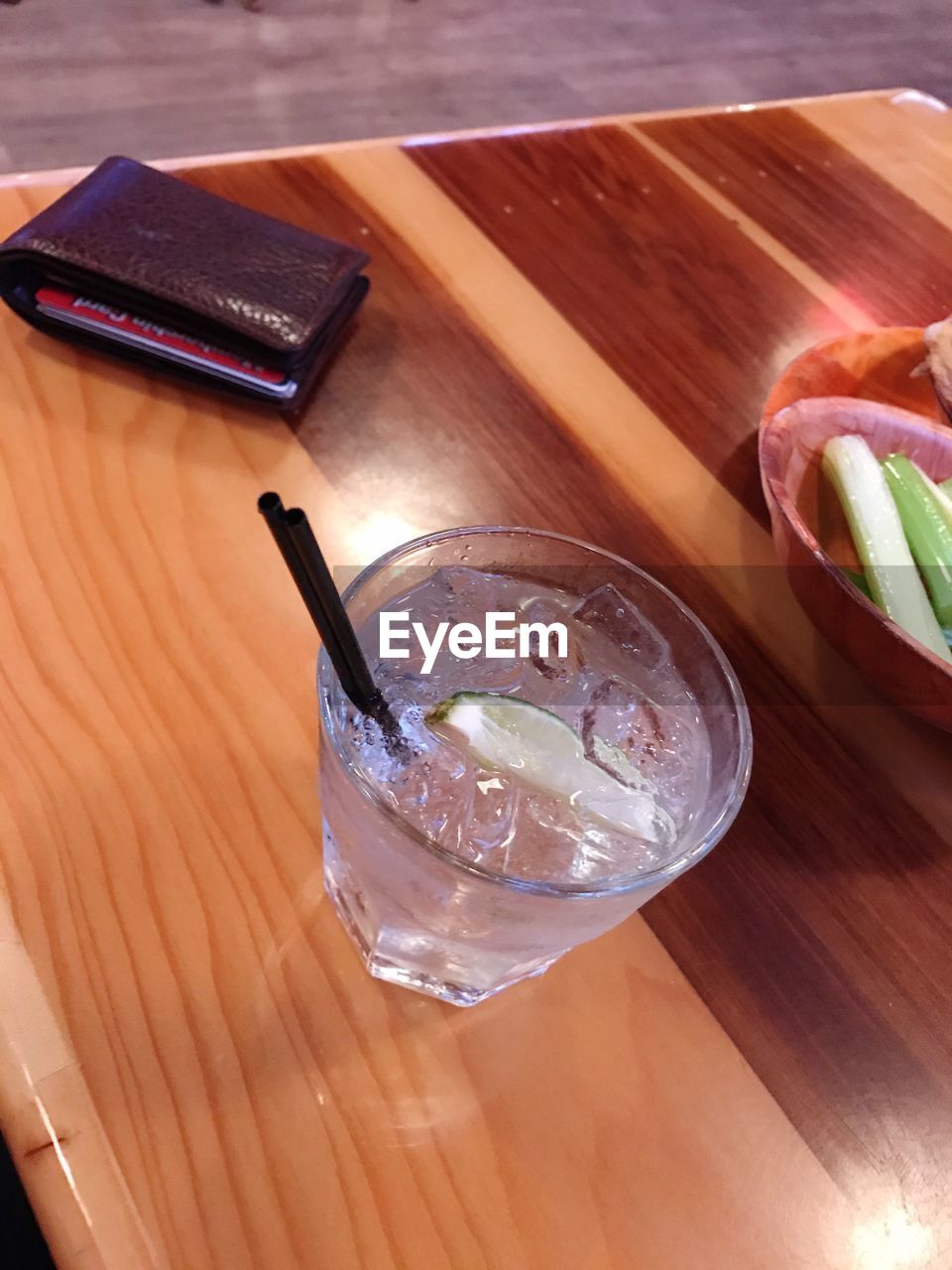 HIGH ANGLE VIEW OF WINE ON TABLE