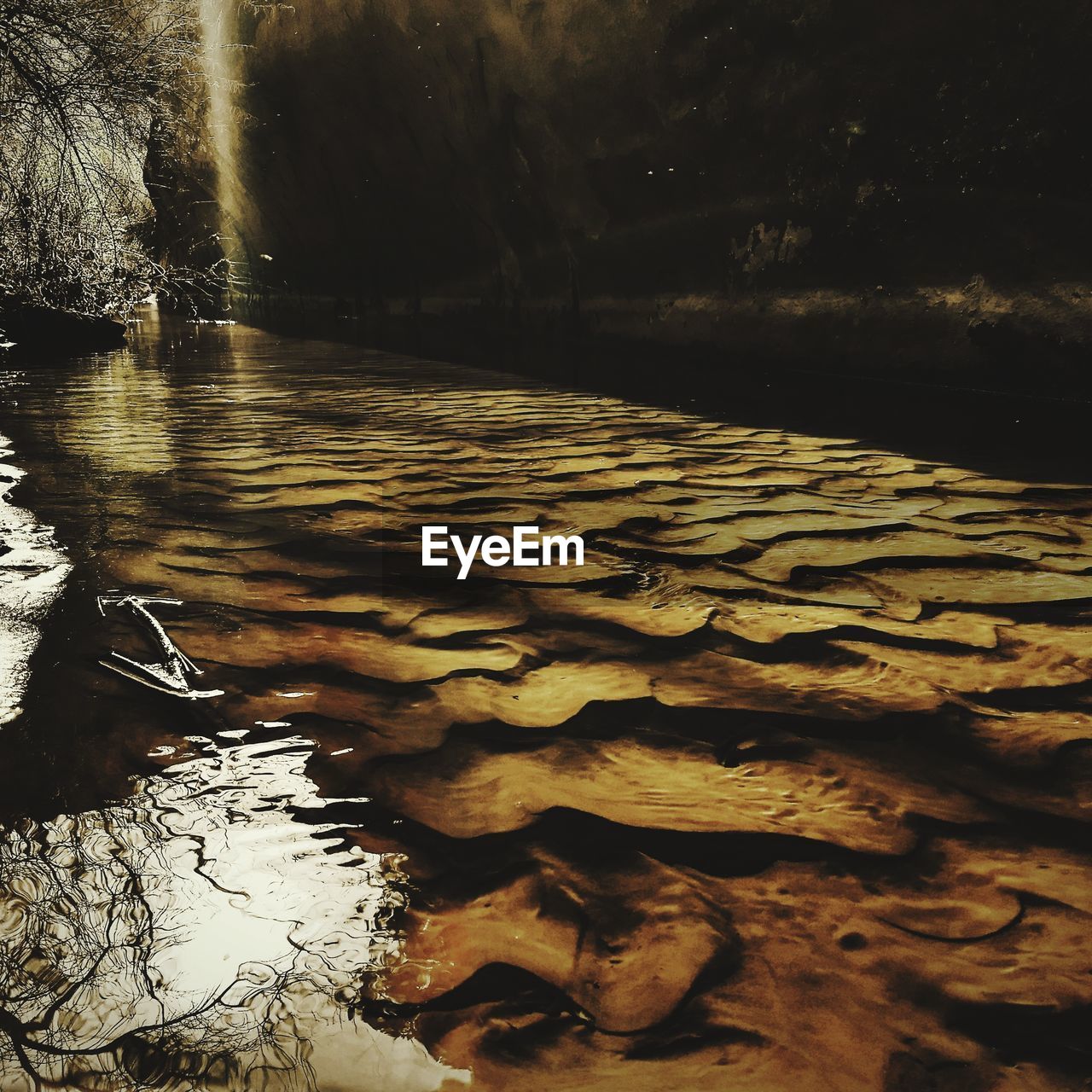 CLOSE-UP OF WATER FLOWING OVER ROCKS