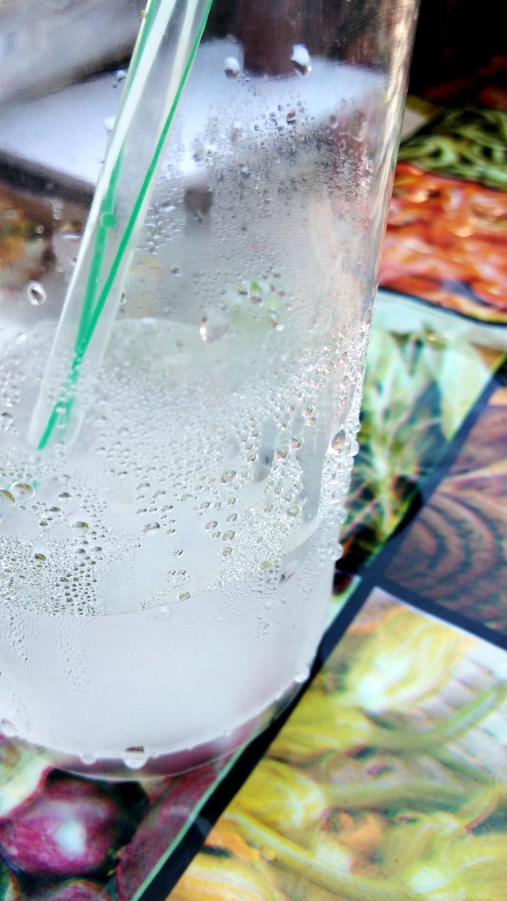 CLOSE-UP OF DRINKING GLASS WITH DRINK