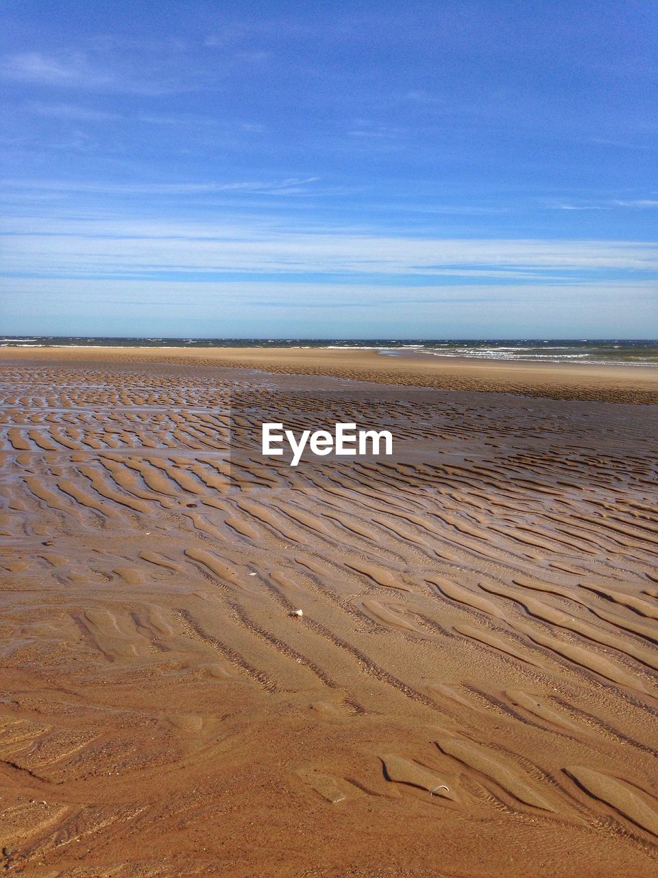 Beautiful wave pattern on the beach