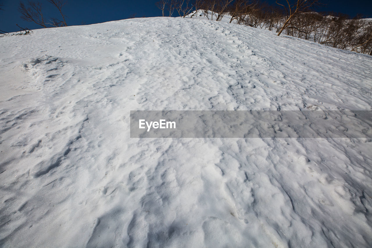 SCENIC VIEW OF SNOWCAPPED MOUNTAINS