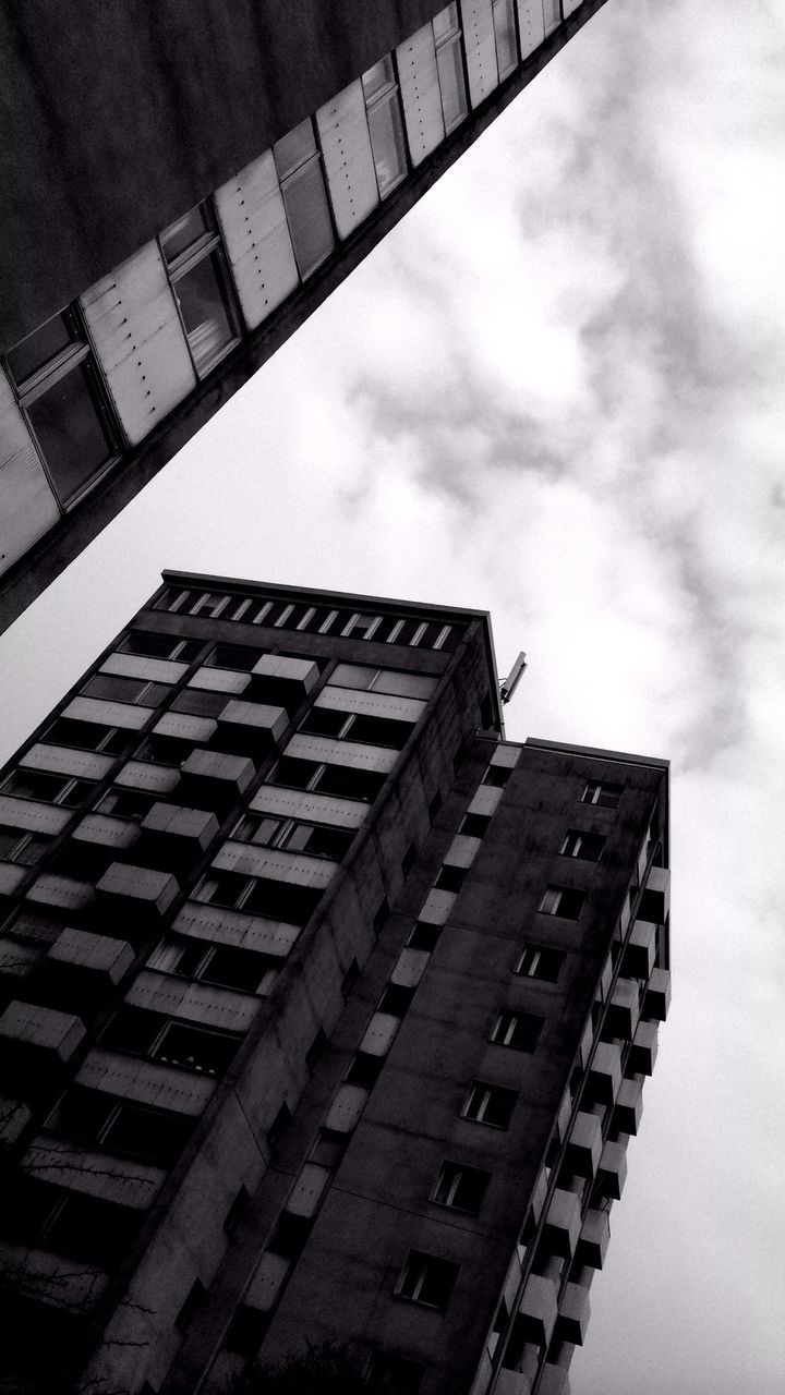 LOW ANGLE VIEW OF BUILDINGS AGAINST SKY