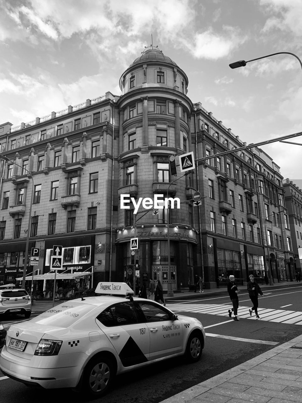 CARS ON STREET AGAINST BUILDINGS IN CITY