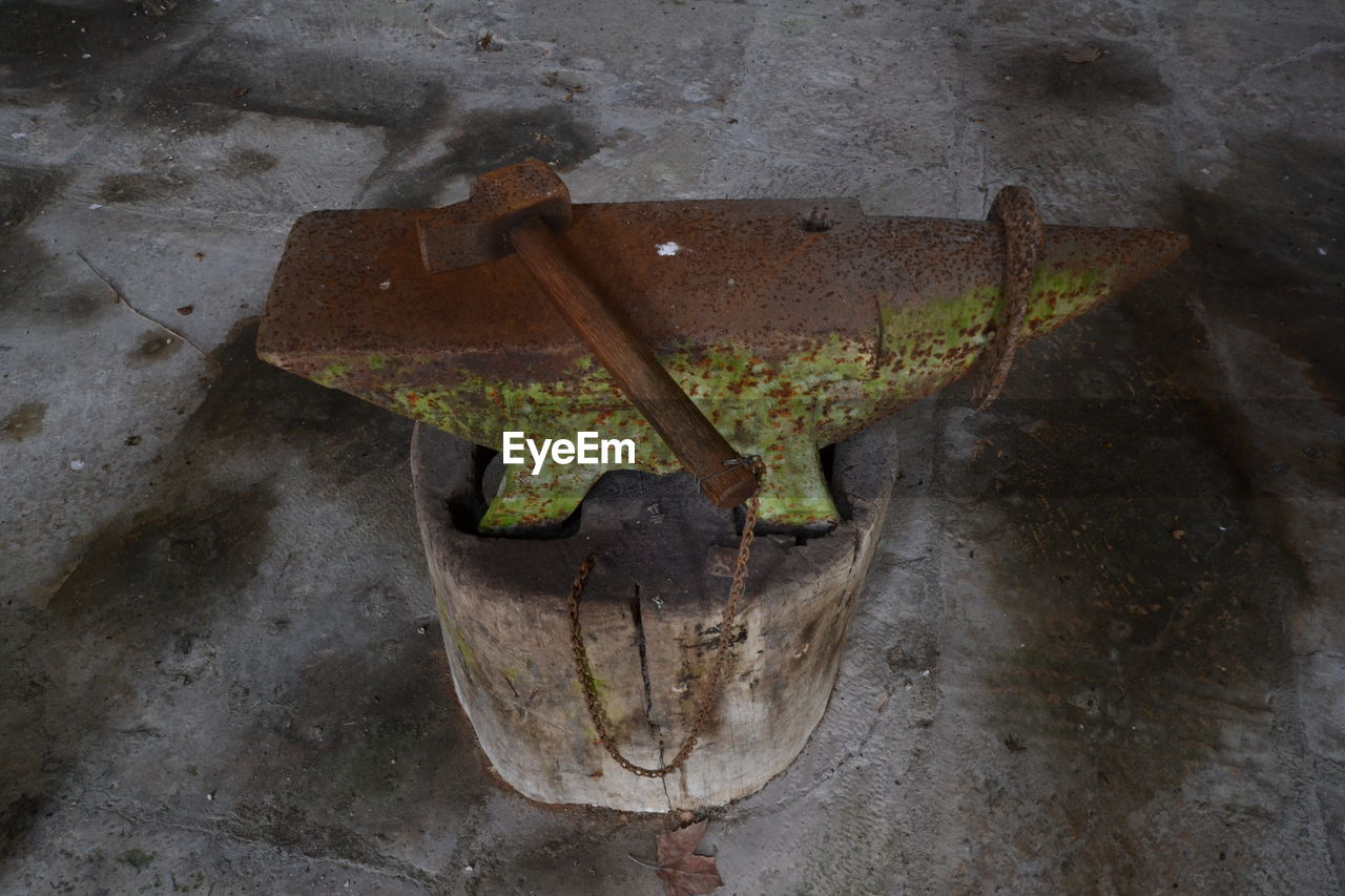 CLOSE-UP OF RUSTY METAL ON SURFACE