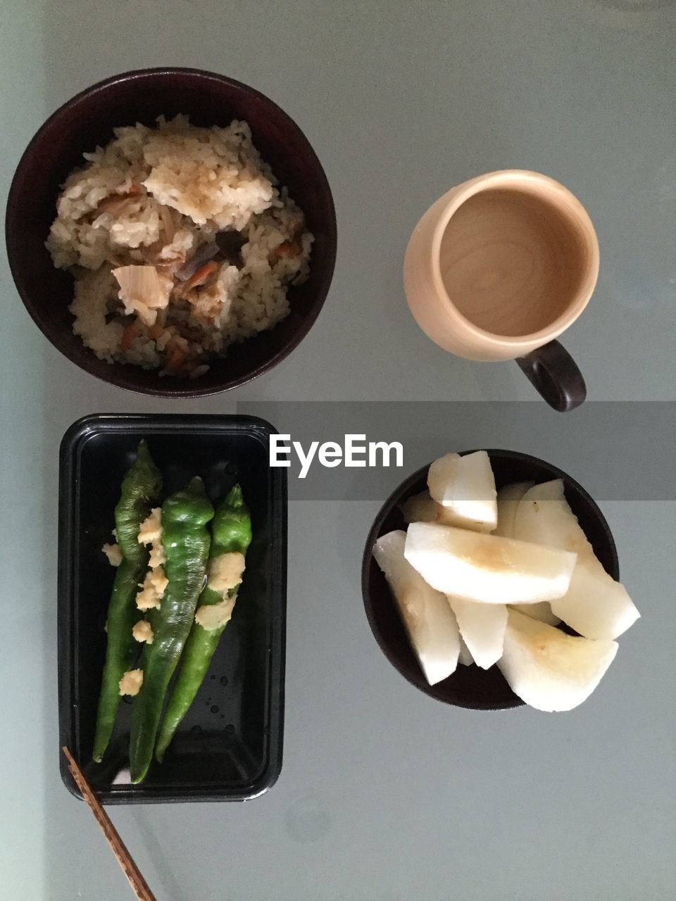 HIGH ANGLE VIEW OF FOOD ON TRAY