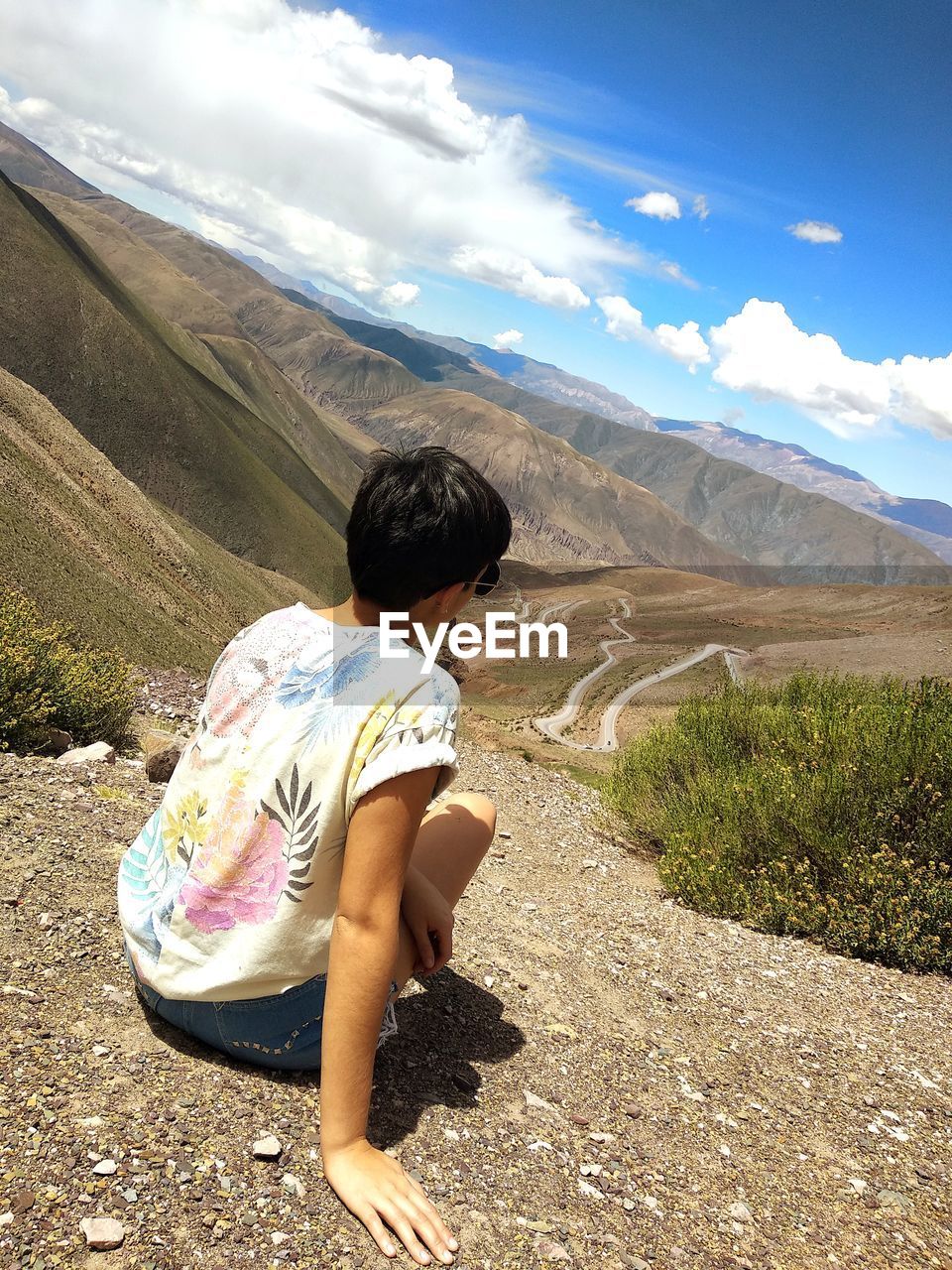 WOMAN LOOKING AT VIEW OF MOUNTAIN