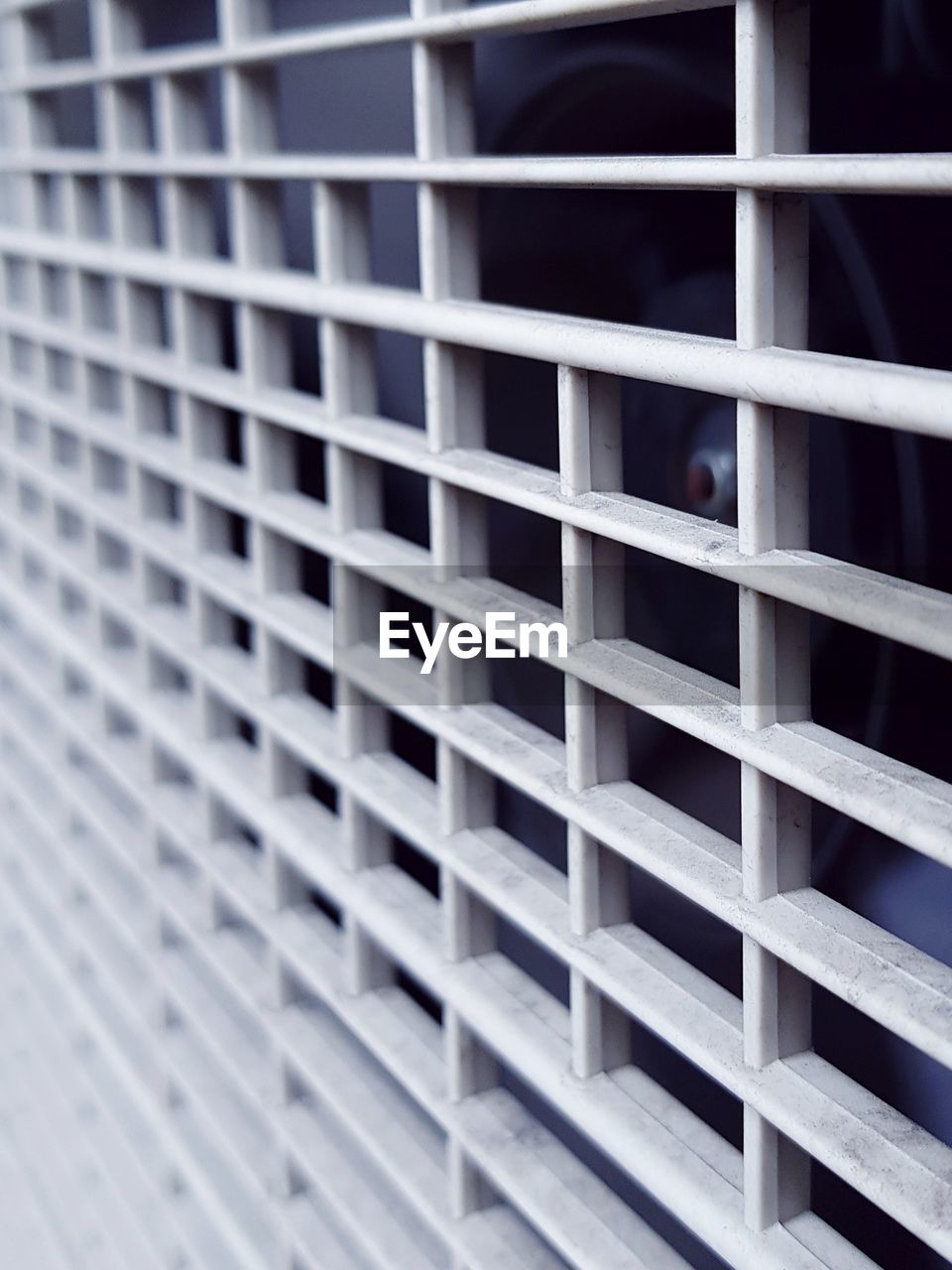 FULL FRAME SHOT OF METAL GRATE