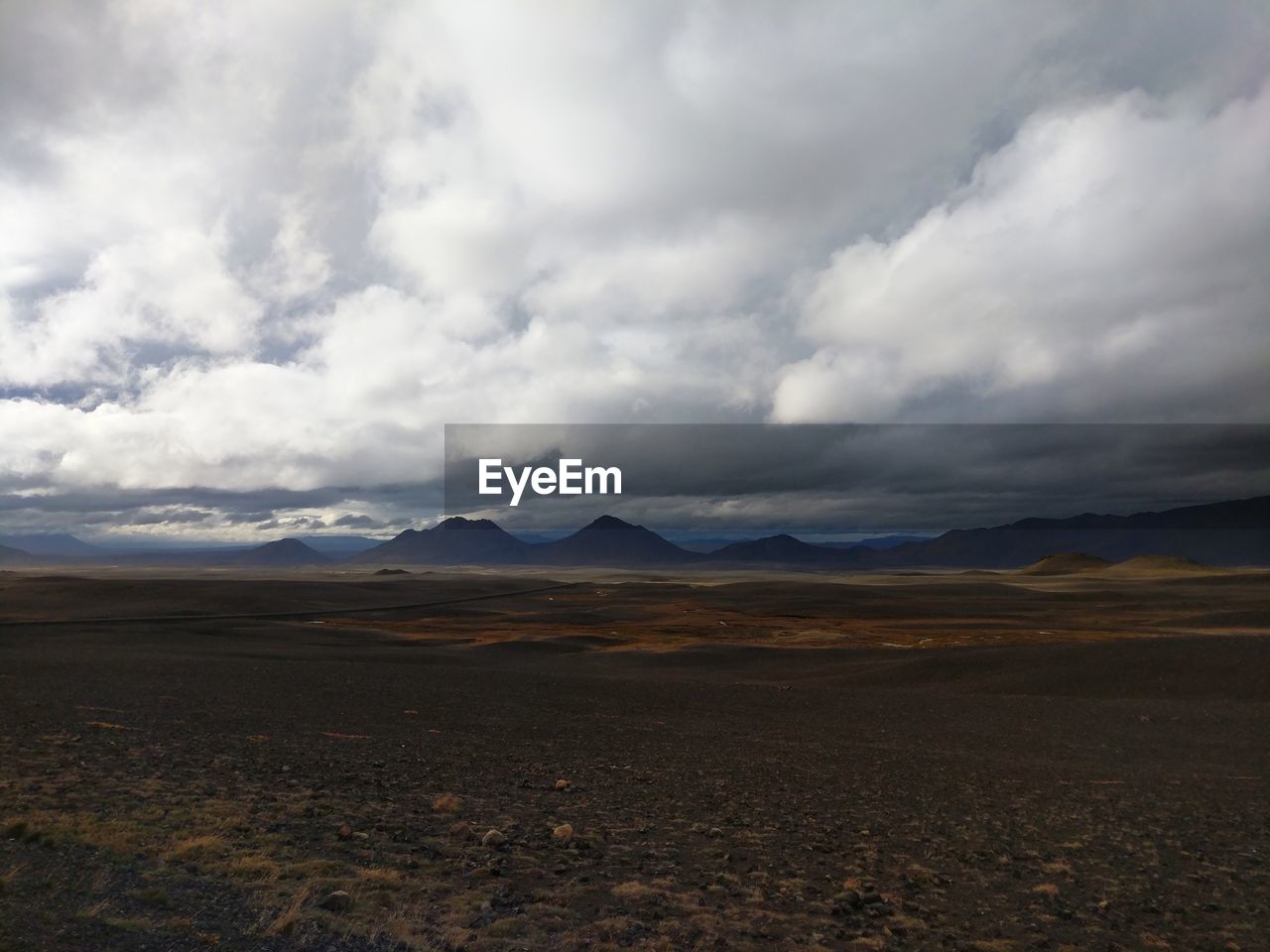 SCENIC VIEW OF DESERT AGAINST CLOUDY SKY