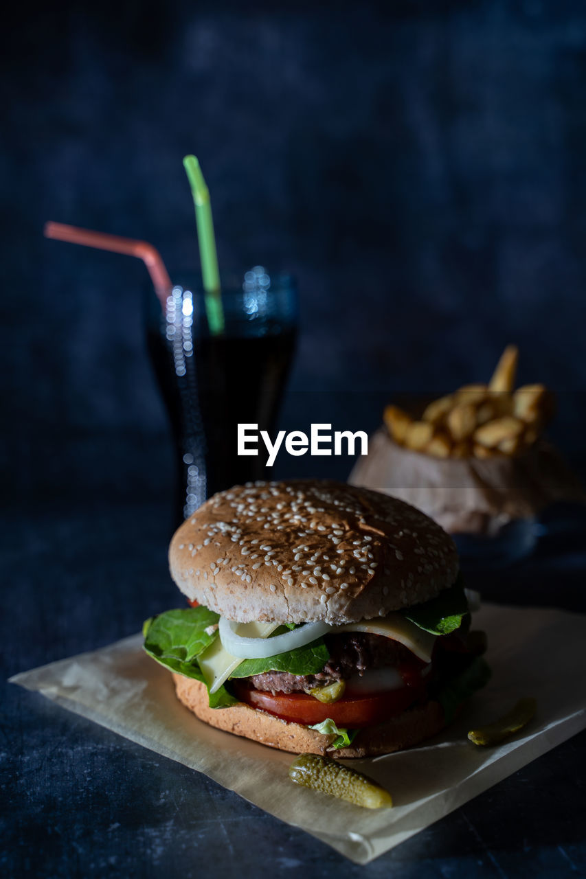 CLOSE-UP OF BURGER IN CONTAINER ON TABLE