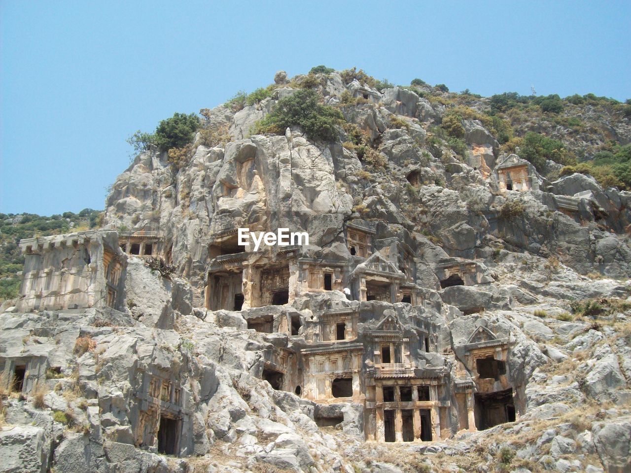 LOW ANGLE VIEW OF OLD RUIN BUILDING AGAINST SKY