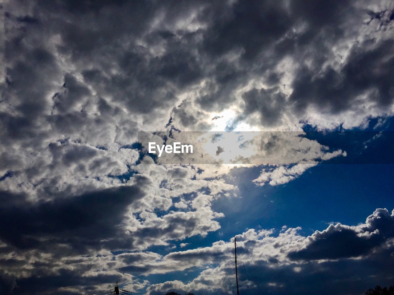 LOW ANGLE VIEW OF DRAMATIC SKY