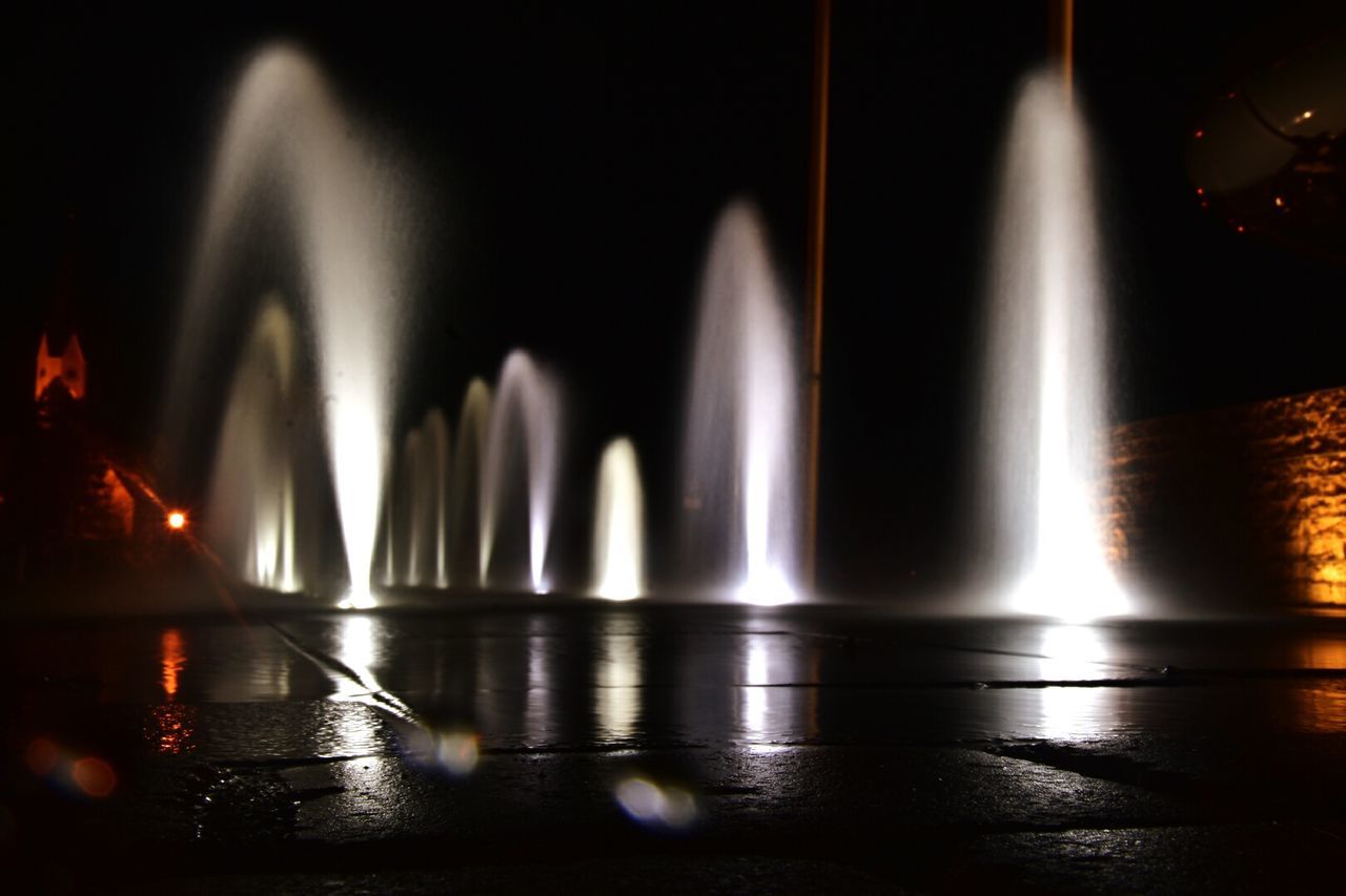 ILLUMINATED WATER IN CONTAINER