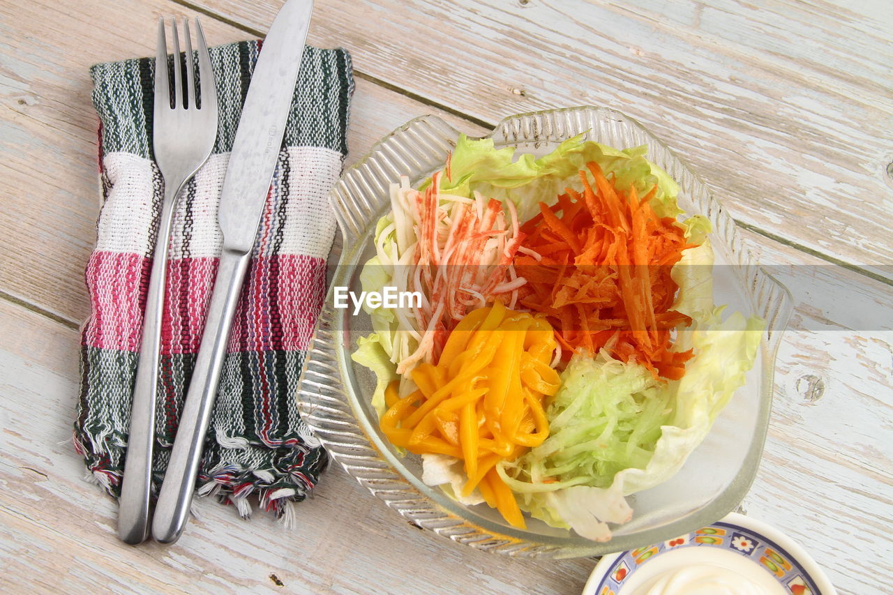 HIGH ANGLE VIEW OF CHOPPED VEGETABLE ON TABLE