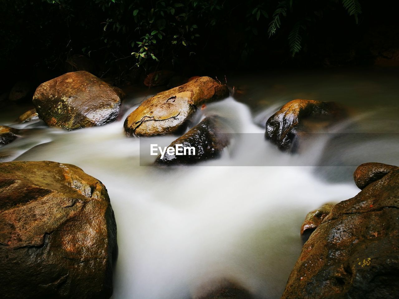 HIGH ANGLE VIEW OF WATERFALL