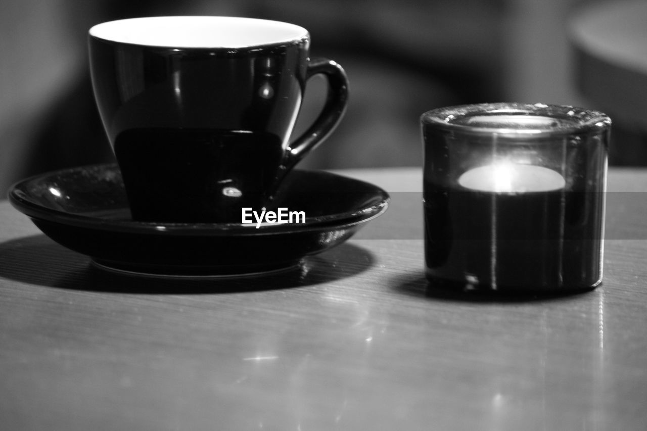 CLOSE-UP OF COFFEE CUP WITH COFFEE CUP