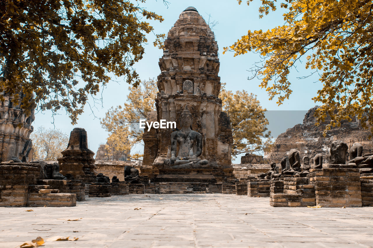 LOW ANGLE VIEW OF OLD RUINS