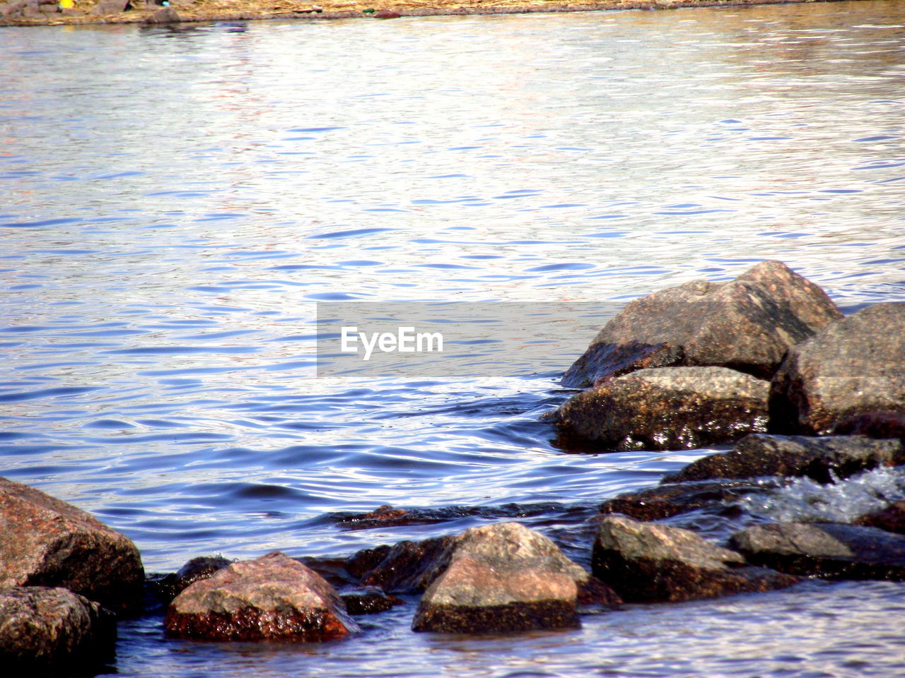 ROCKS IN SEA BY WATER