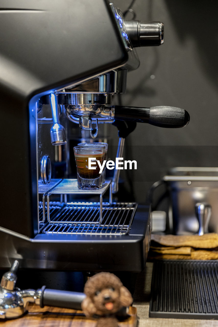 CLOSE-UP OF COFFEE IN KITCHEN