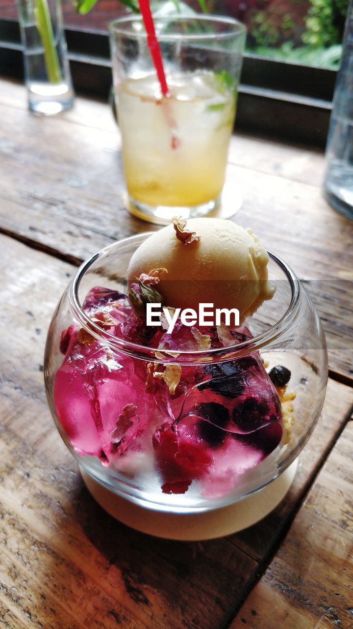 HIGH ANGLE VIEW OF FRUITS ON TABLE