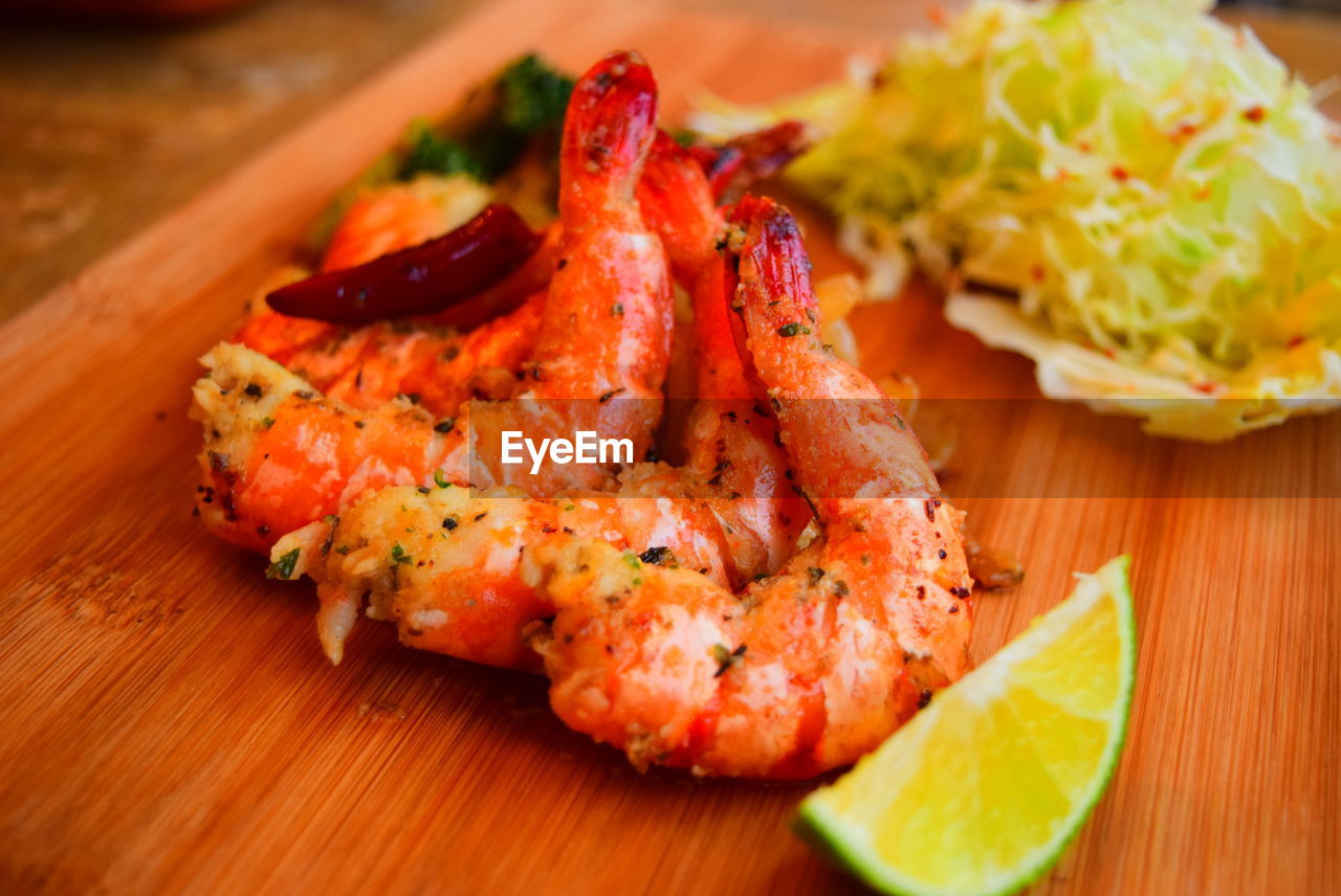 CLOSE-UP OF SEAFOOD IN PLATE