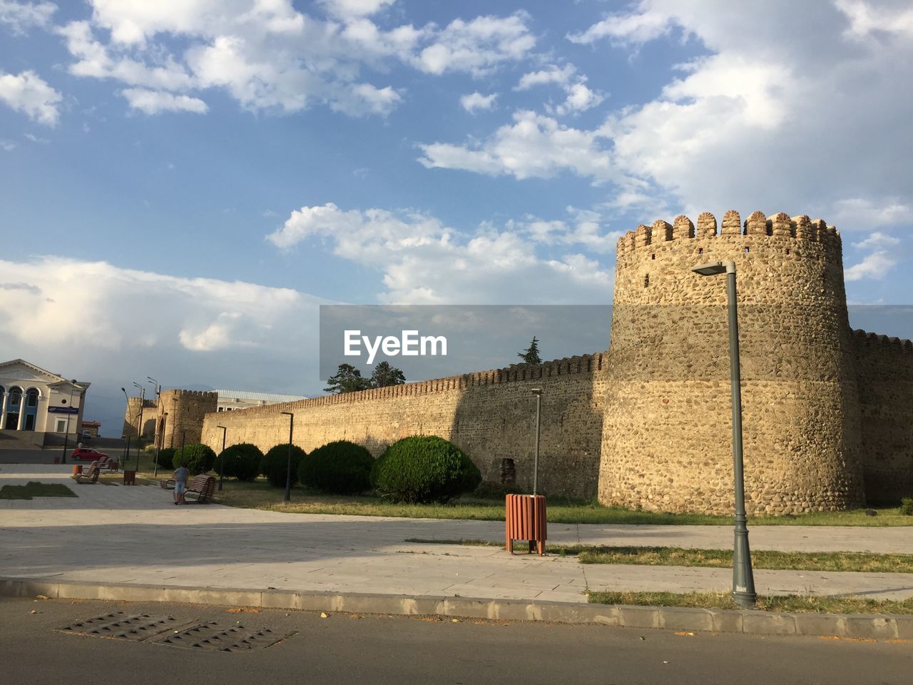 VIEW OF HISTORICAL BUILDING AGAINST SKY