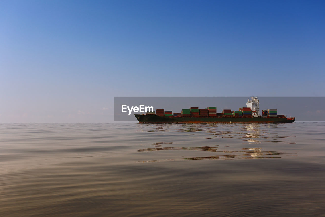 VIEW OF SHIP SAILING IN SEA AGAINST SKY