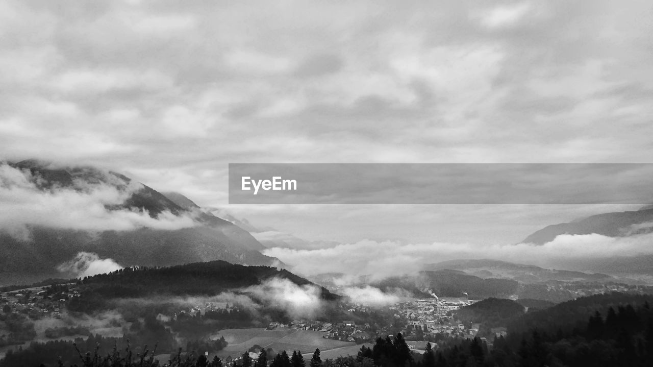 PANORAMIC VIEW OF LANDSCAPE AGAINST SKY