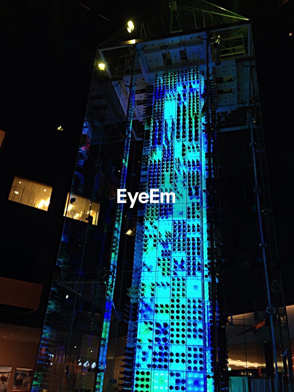 LOW ANGLE VIEW OF MODERN BUILDING AT NIGHT