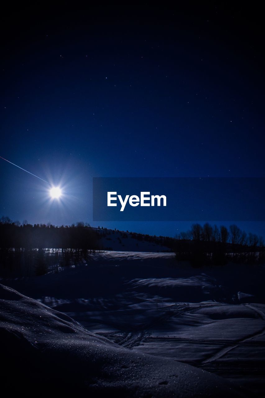 SCENIC VIEW OF ILLUMINATED MOON AGAINST CLEAR SKY AT NIGHT DURING RAINY SEASON