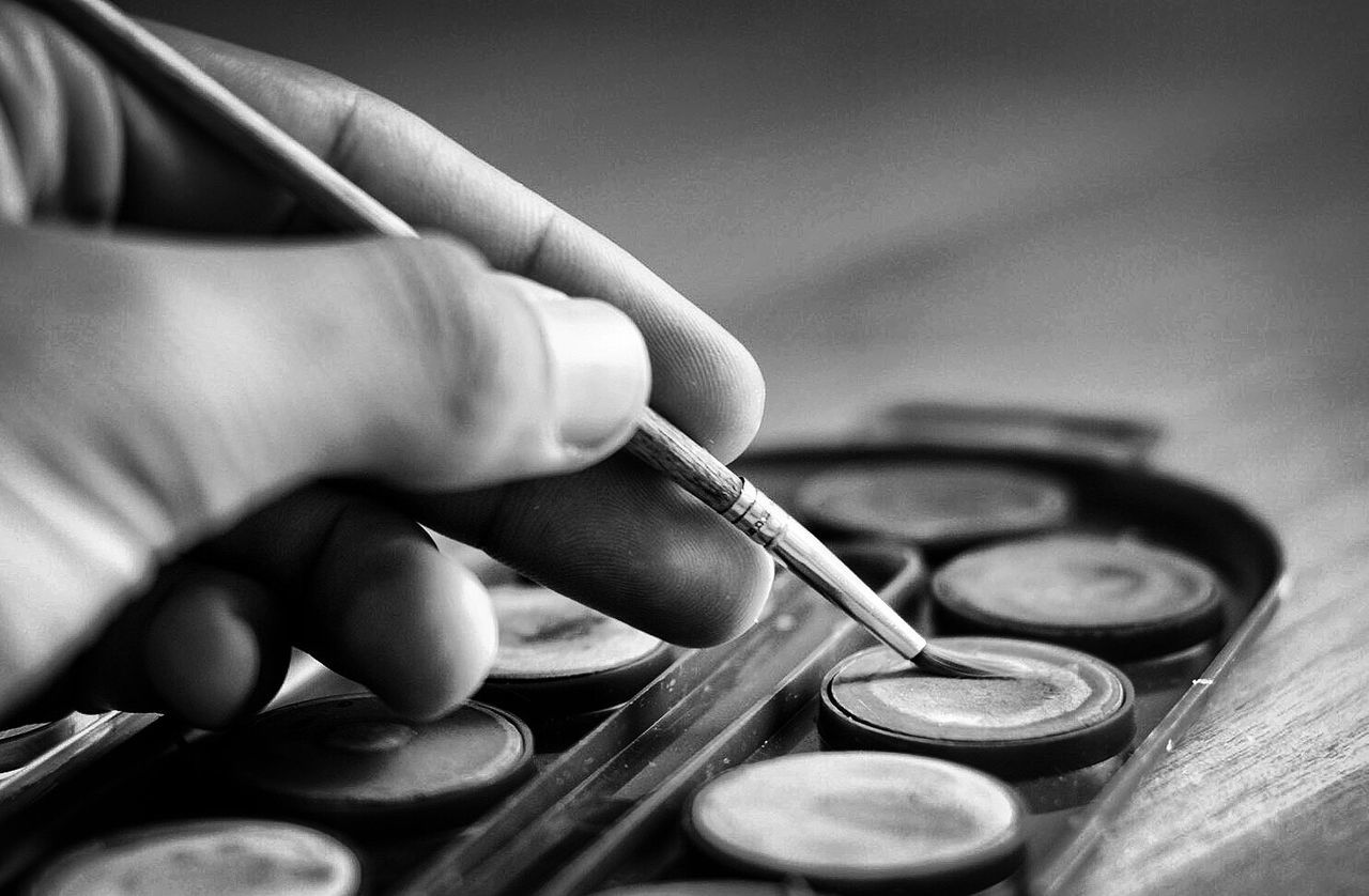 CLOSE-UP OF HAND PLAYING WITH EYEGLASSES