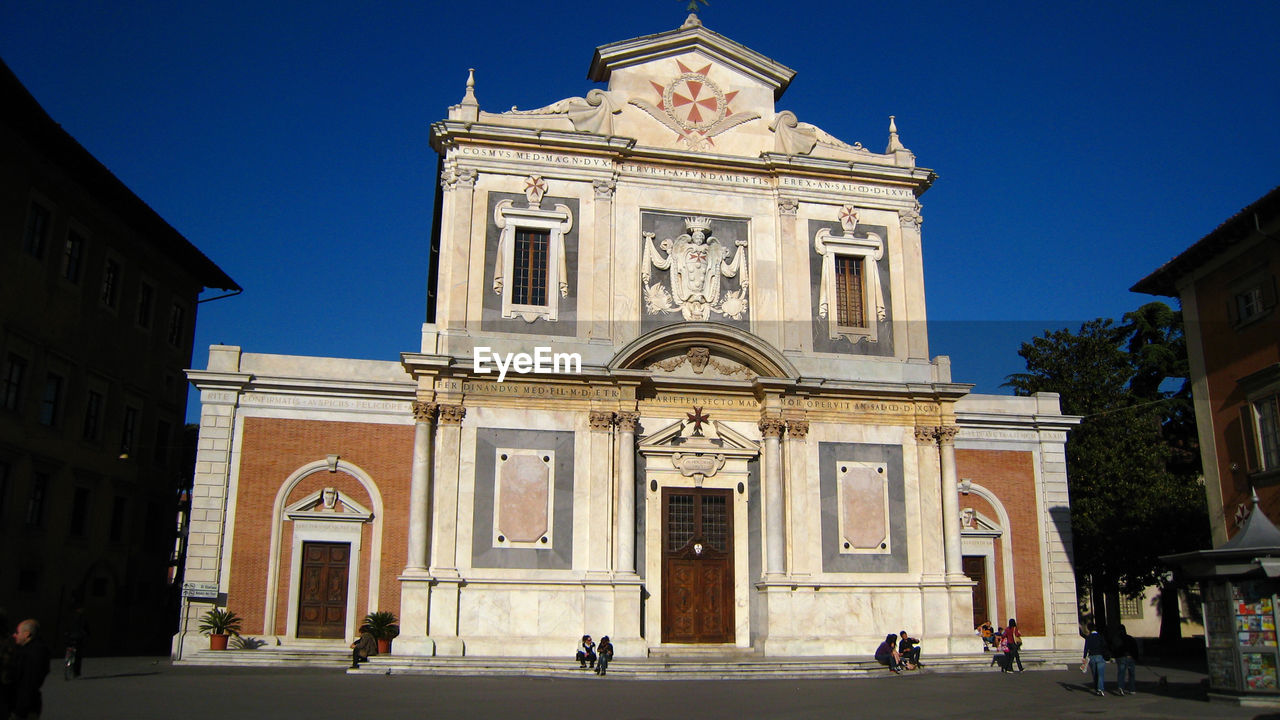 FACADE OF HISTORICAL BUILDING AGAINST BLUE SKY