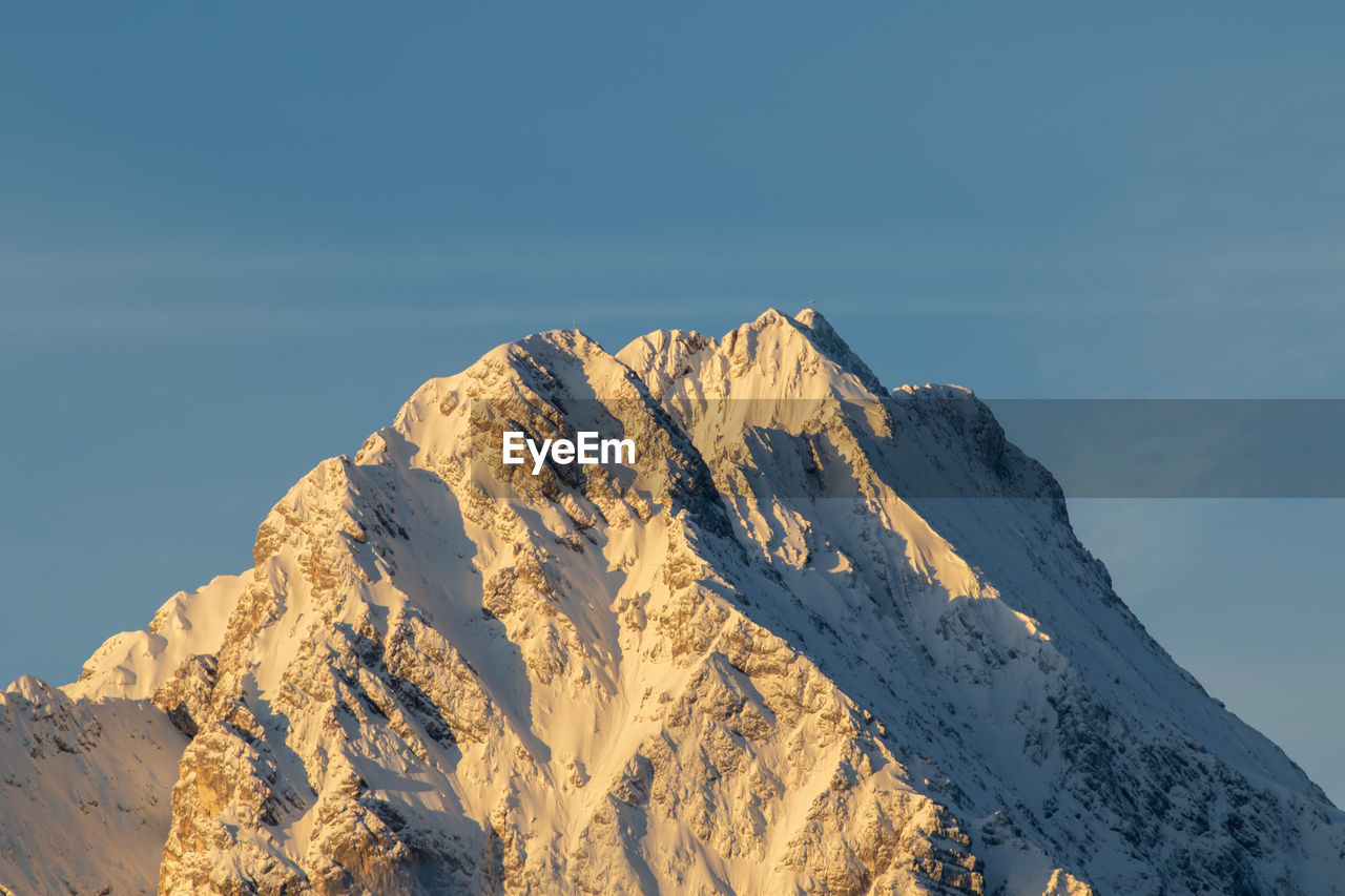 SCENIC VIEW OF SNOWCAPPED MOUNTAIN AGAINST SKY