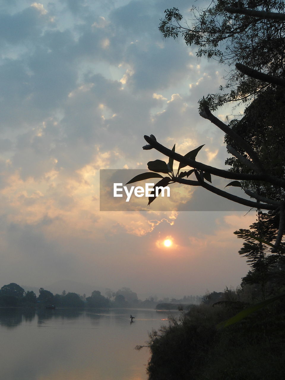 SILHOUETTE TREES BY LAKE AGAINST SKY DURING SUNSET