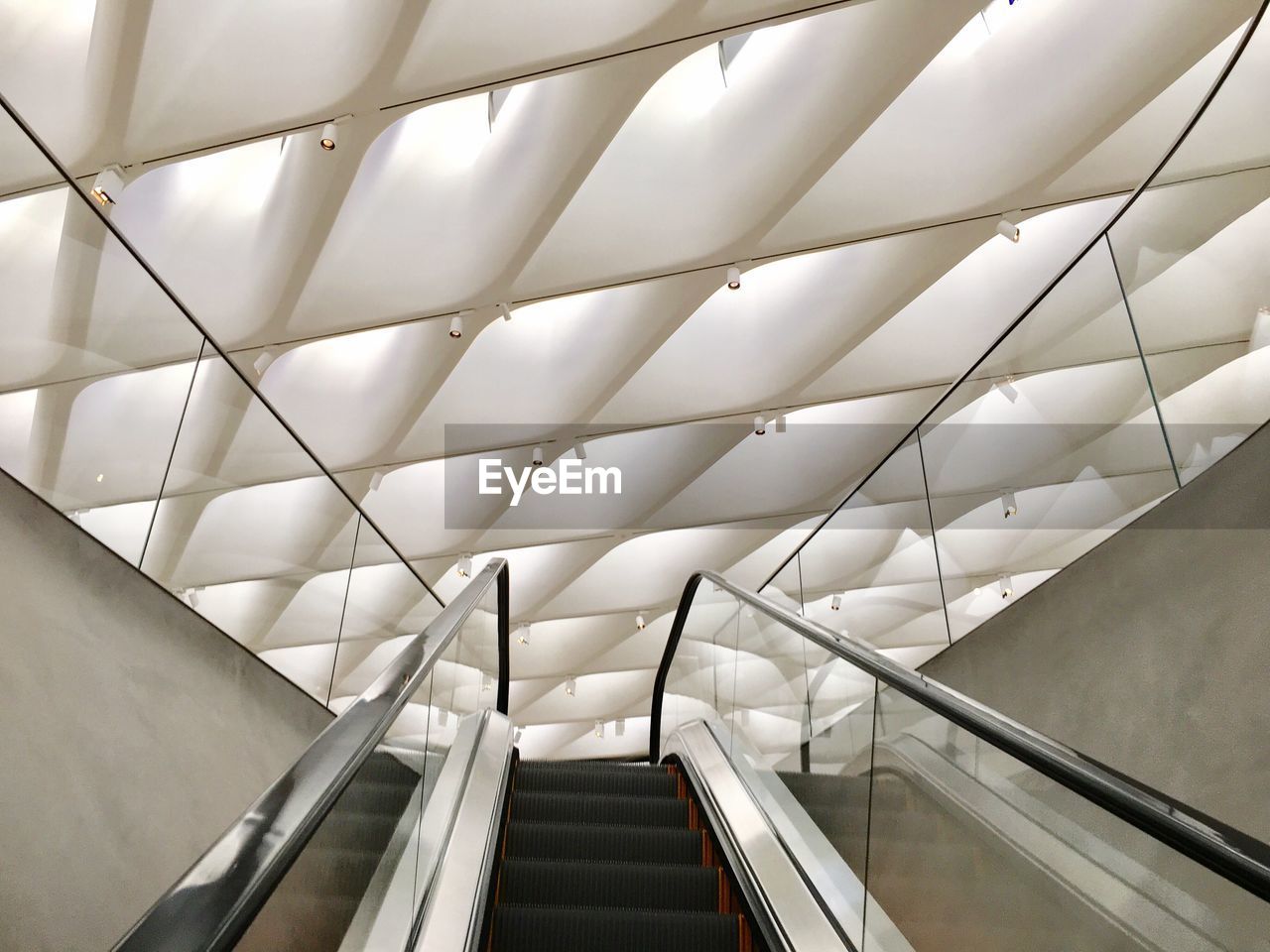 LOW ANGLE VIEW OF ESCALATOR IN STAIRCASE