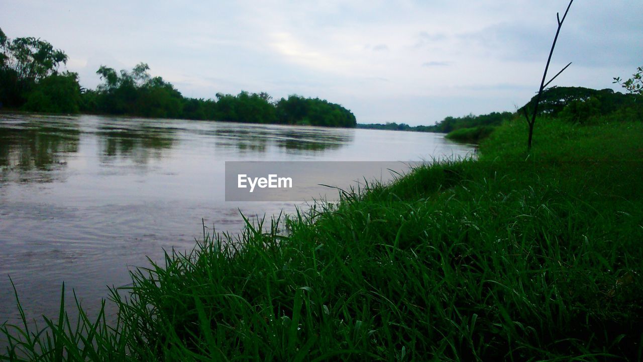 VIEW OF RIVER AGAINST SKY