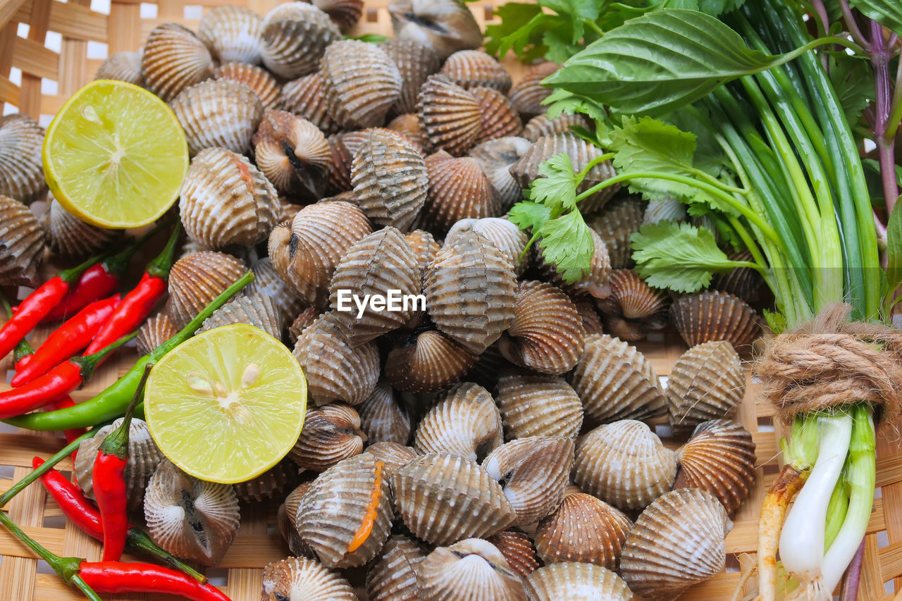 HIGH ANGLE VIEW OF FRUITS IN MARKET