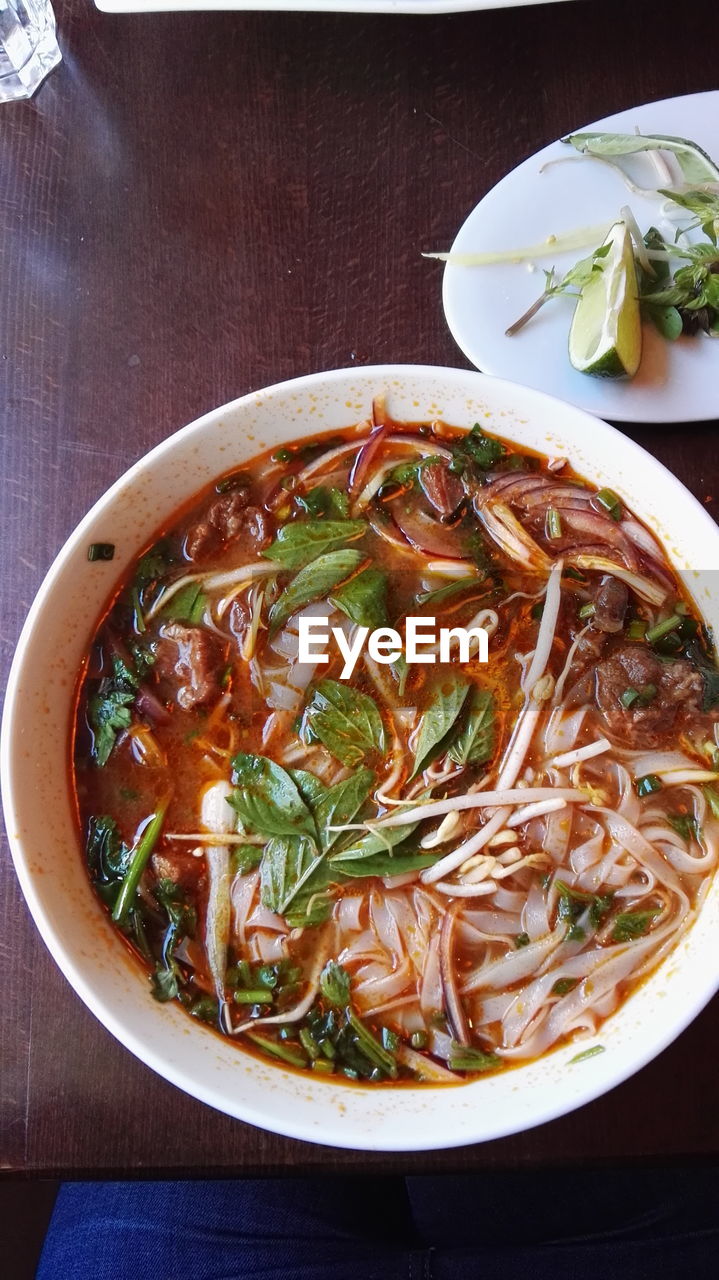 HIGH ANGLE VIEW OF FOOD ON TABLE