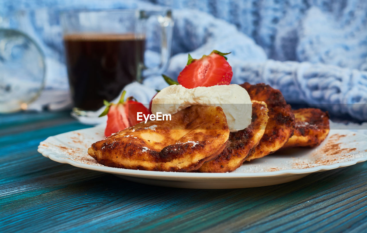 CLOSE-UP OF BREAKFAST ON PLATE