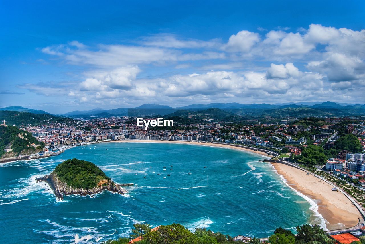 HIGH ANGLE VIEW OF SEA AND CITY BUILDINGS