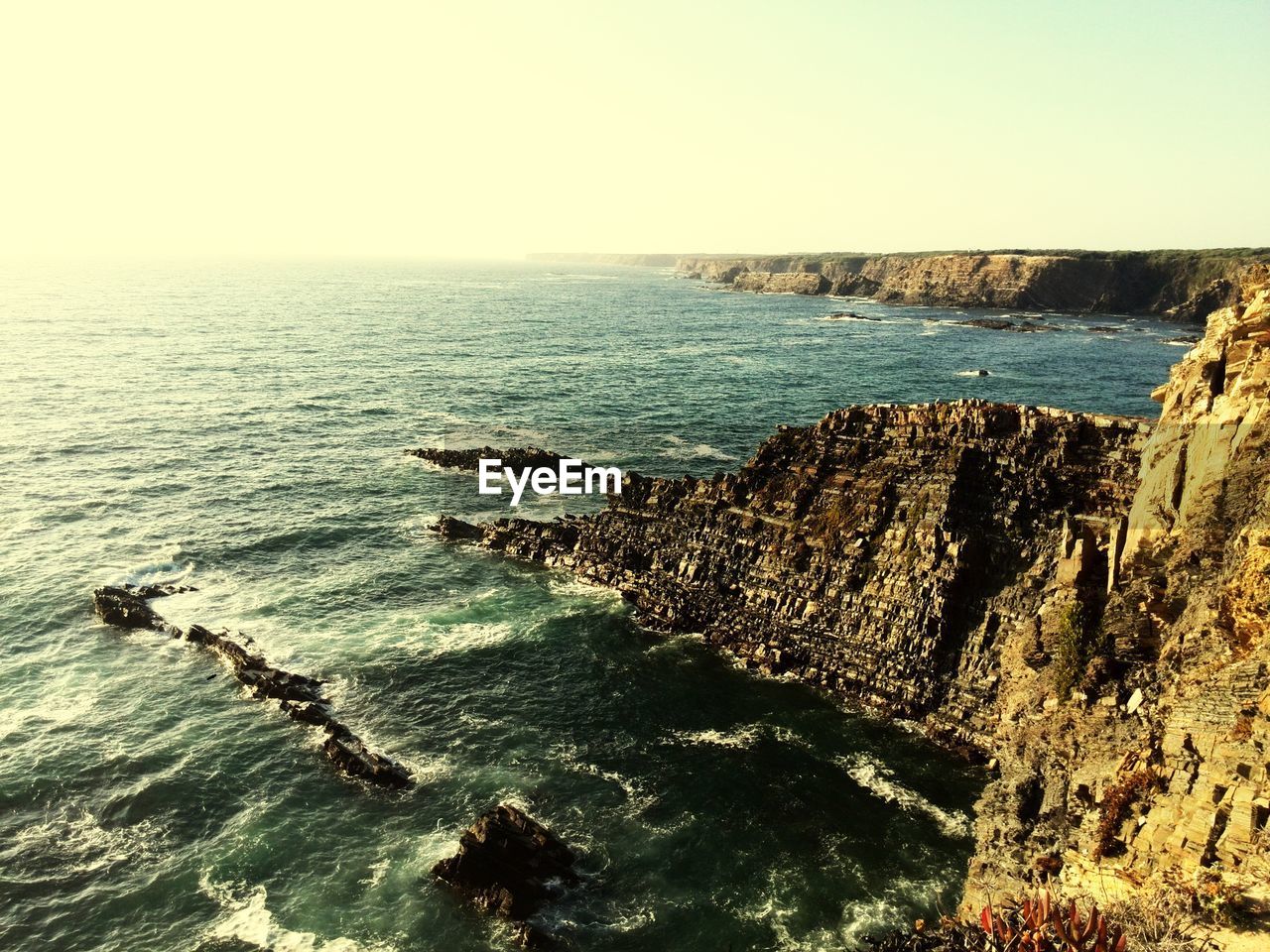 SCENIC VIEW OF SEA SHORE AGAINST CLEAR SKY