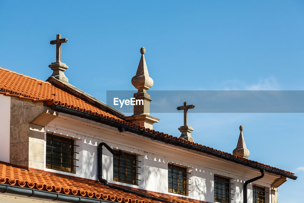 architecture, building exterior, built structure, sky, building, landmark, nature, blue, no people, travel destinations, history, city, religion, the past, house, place of worship, roof, travel, tower, clear sky, facade, belief, outdoors, day, tourism, town, sunny, spirituality