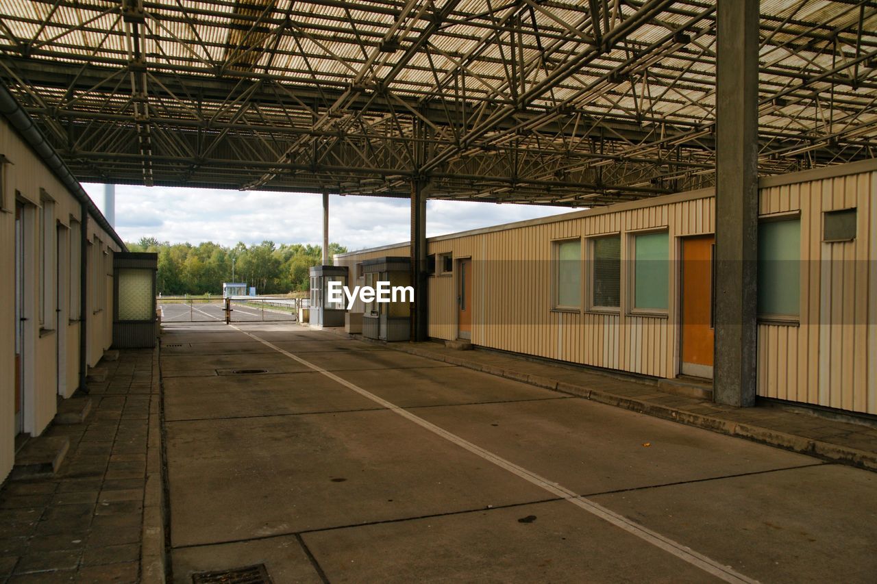 INTERIOR OF EMPTY ABANDONED BUILDING