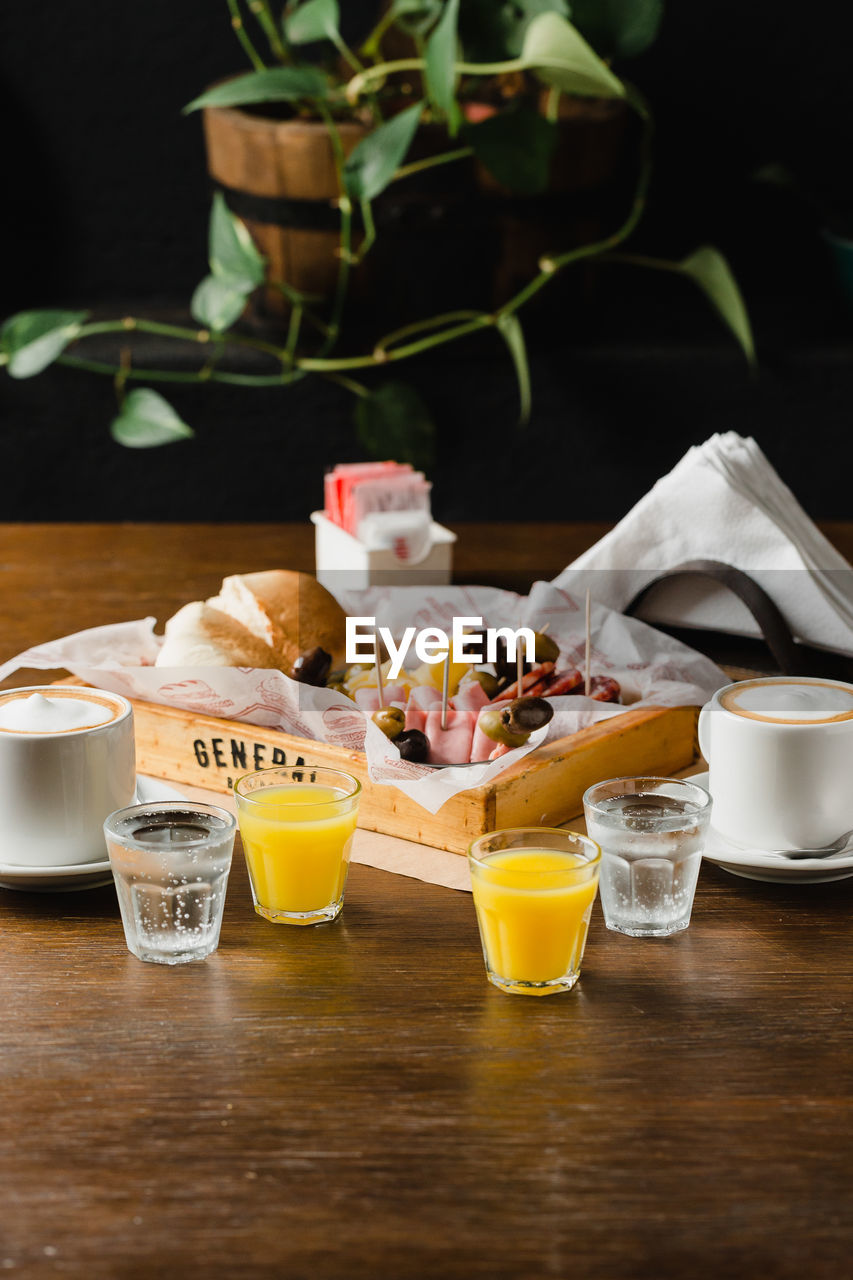 VIEW OF FOOD AND DRINK ON TABLE