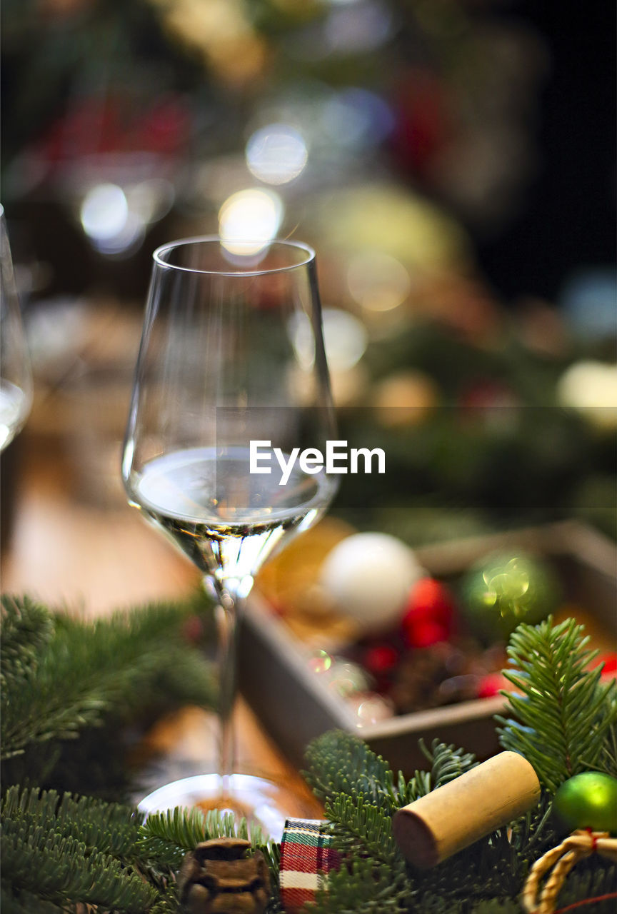 CLOSE-UP OF WINE GLASSES ON TABLE