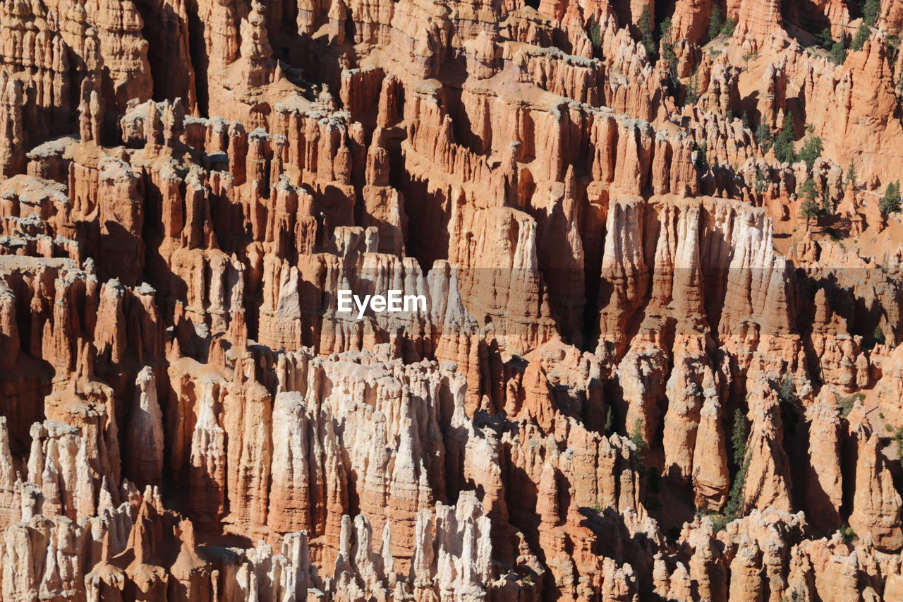 FULL FRAME SHOT OF ROCKS