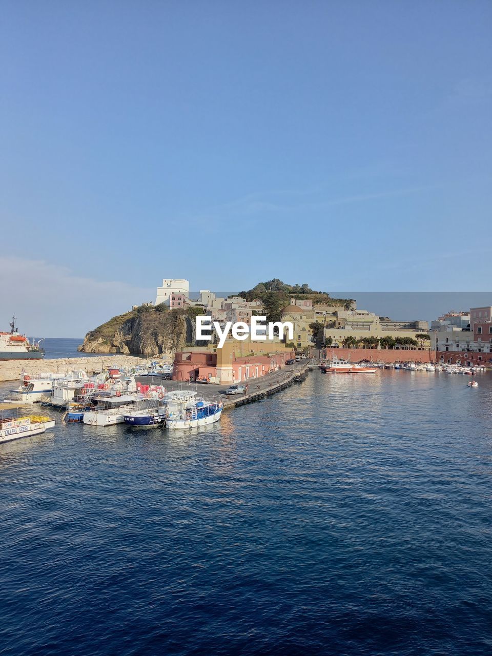 SCENIC VIEW OF SEA BY BUILDINGS AGAINST CLEAR SKY