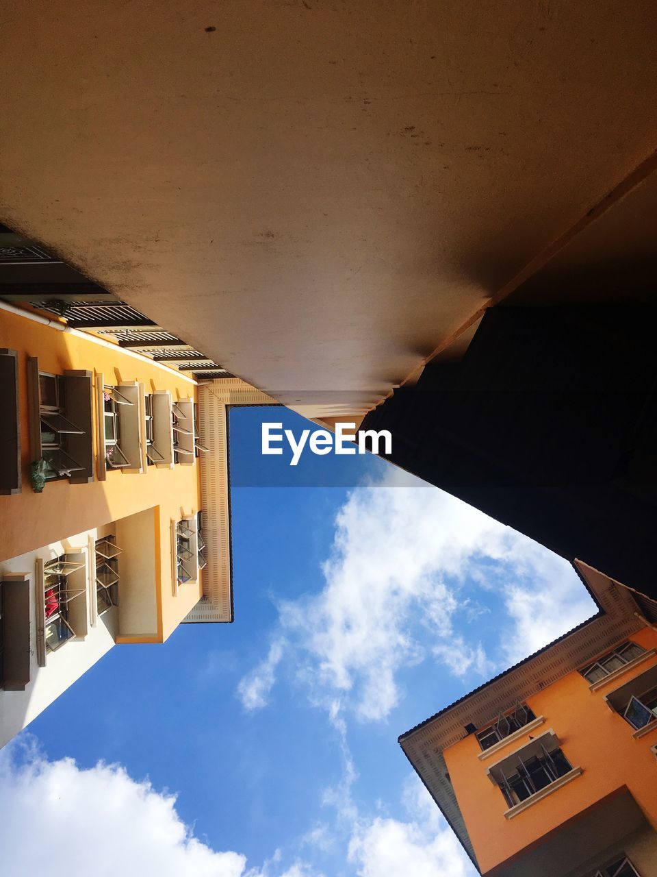 LOW ANGLE VIEW OF RESIDENTIAL BUILDING AGAINST SKY