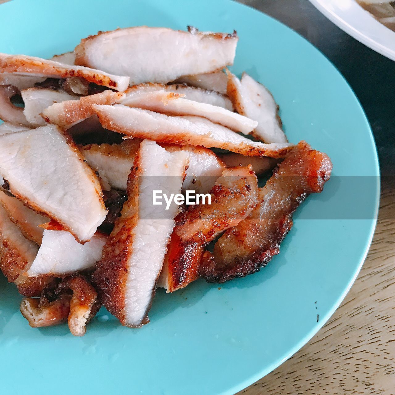 CLOSE-UP OF FOOD ON PLATE