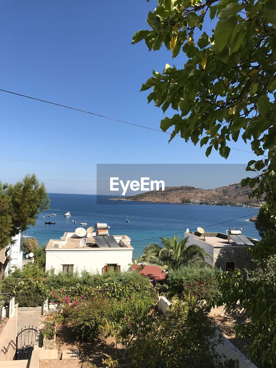 VIEW OF SEA AGAINST CLEAR BLUE SKY