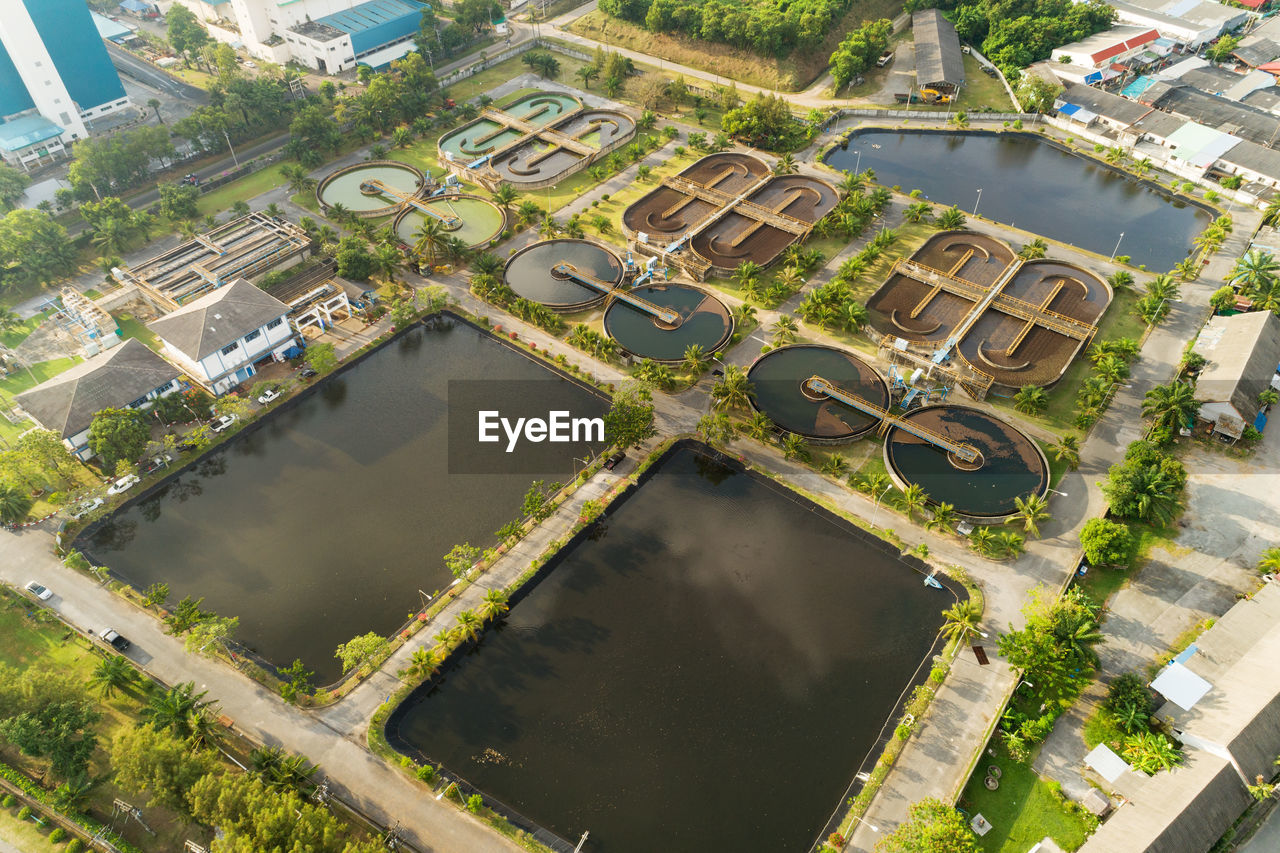 HIGH ANGLE VIEW OF RIVER AMIDST BUILDINGS